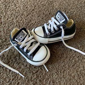 Converse shoes size 4